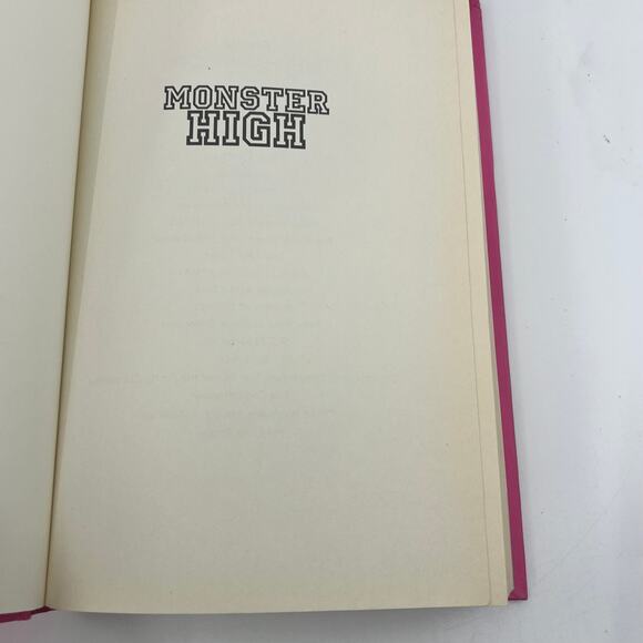 Monster High Book First Edition 2010 Hardcover Lisi Harrison Pink Cover Poppy - Picture 6 of 8